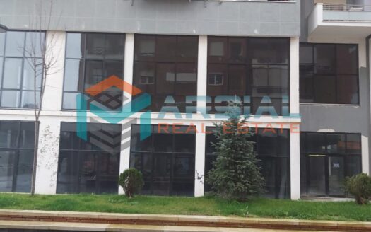 Shitet 60m2 dyqan perballe Spitalit Amerikan 3