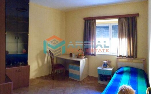 Shitet apartament 2+1 ne Qender te Tiranes, prane Cirkut