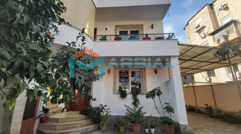 Pamja Vile me Qira, Qender Tirane