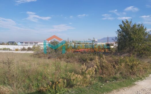 Shitet 400 m2 truall ne kodren perballe Top Channel ne Yzberisht, Tirane