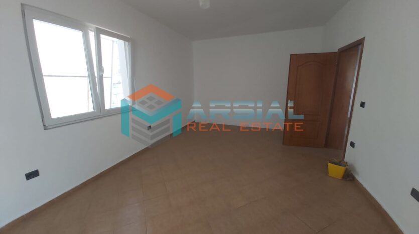 Vile me Qira, Qender Tirane