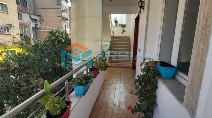 Ballkoni - Vile me Qira, Qender Tirane