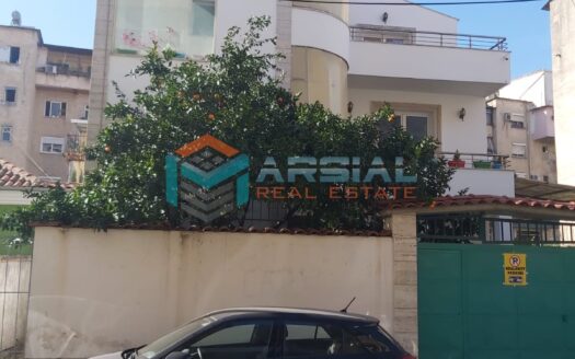 Vile me qira, 418 m2, prane Shkolles se Kuqe, Tirane