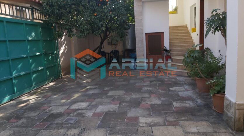 Vile me Qira, Qender Tirane