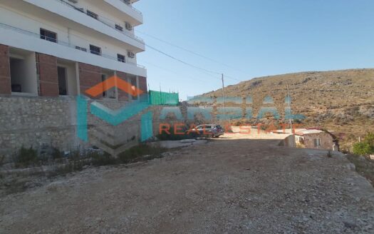 Shitet vile 4-katshe ne Berdenesh, Sarande