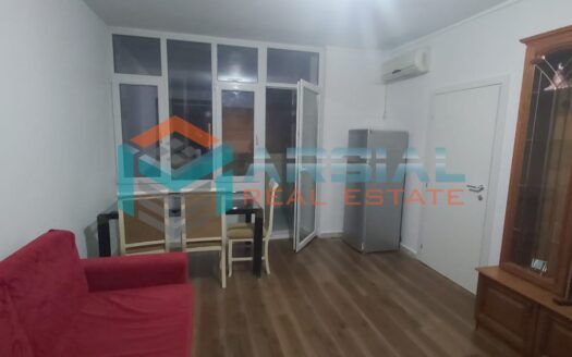 Jepet me qira nje apartament  ne RR. M. Shyri, Tirane