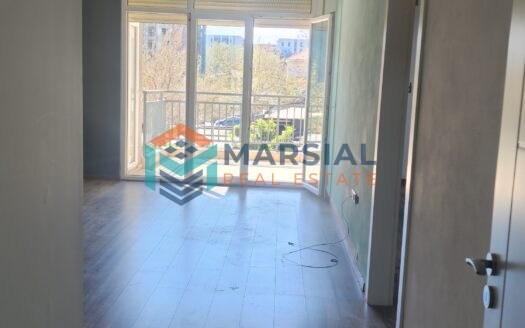 Zyrë / Apartament me qira, Ish-Fusha e Aviacionit, Tiranë
